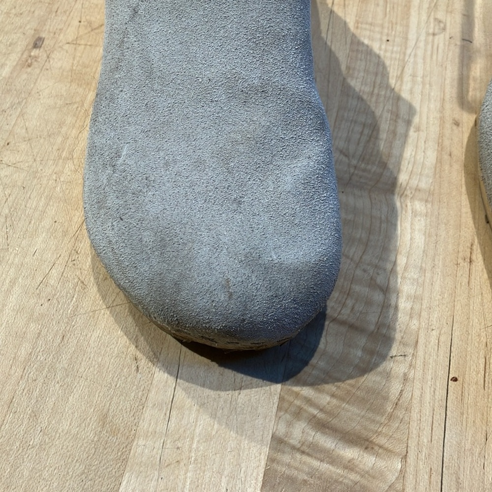 No 6 Contour Clog on Flat Base in Chalk Suede - Picture 2 of 4